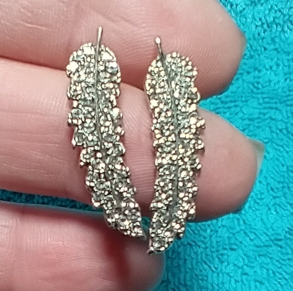 Silvertone rhinestone pierced post leaf earrings - Picture 1 of 5